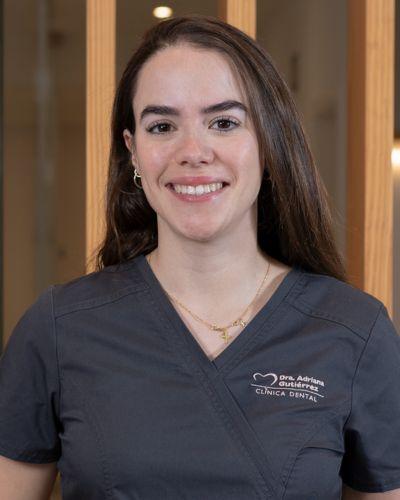 Dra Paula Álvarez - Especialista en Ortodoncia